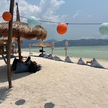 Senang Villa Gili Islands Exterior photo